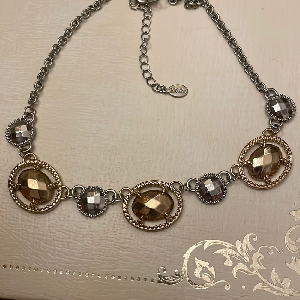 2028 (1928) Silver & Gold Metallic Faceted Oval Collar Necklace